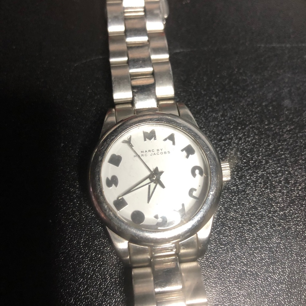 Marc Jacobs Silver Smartwatch - Picture 5 of 5